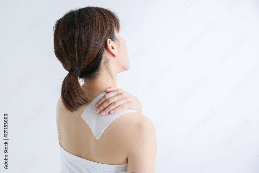 肩こりの女性
