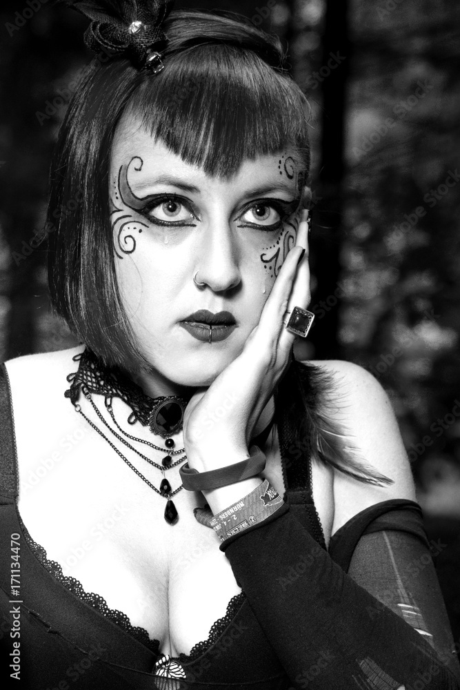 Mystische Frau im Wald StockFoto Adobe Stock