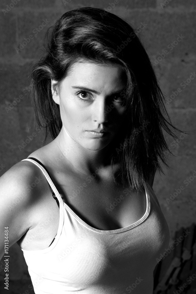 Naklejka premium Portrait einer sportlichen jungen Frau 