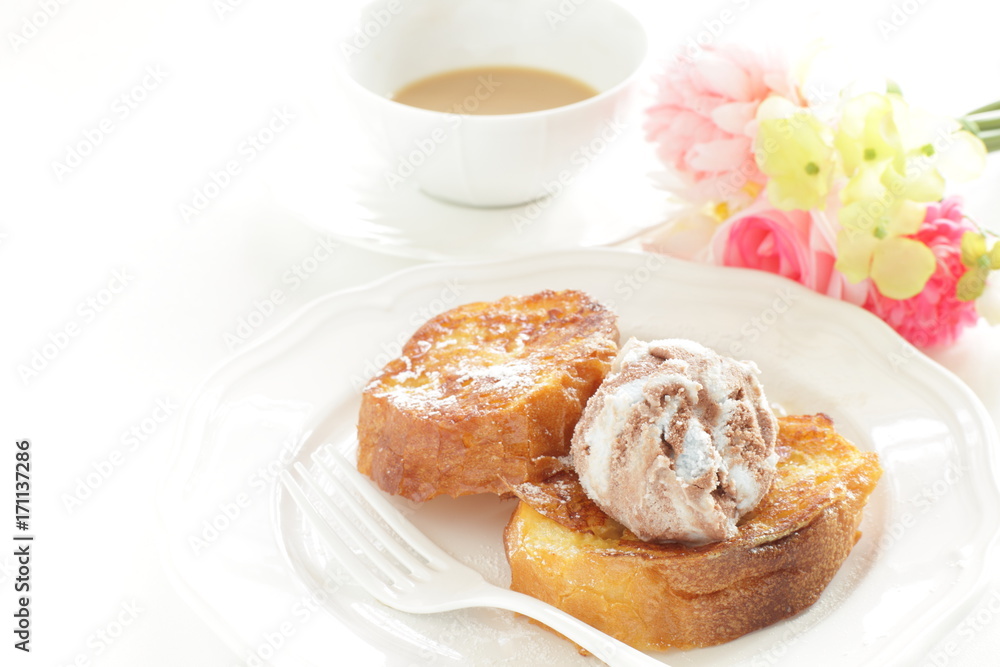 Mint and chocolate ice cream on french toast Mint and chocolate ice cream on french toast