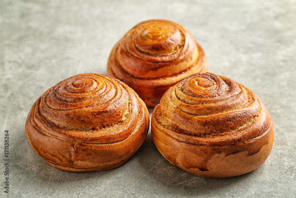 Fototapeta premium Sweet cinnamon rolls on gray table