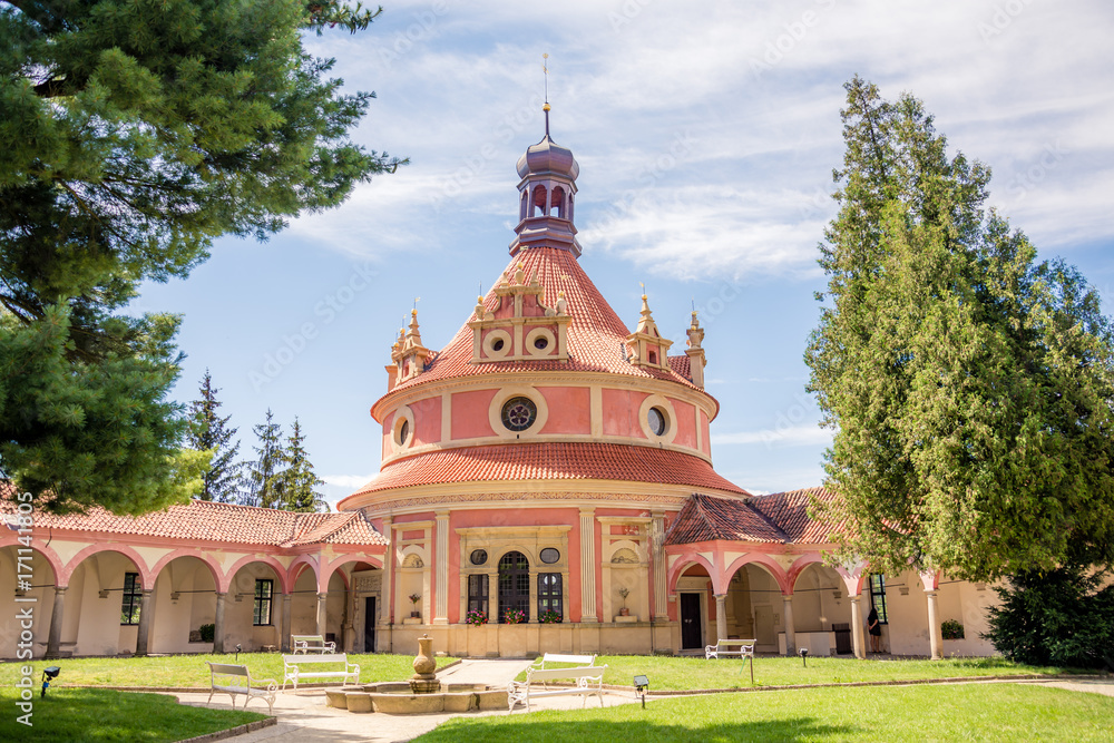Fototapeta premium Extremely pink chapel park.