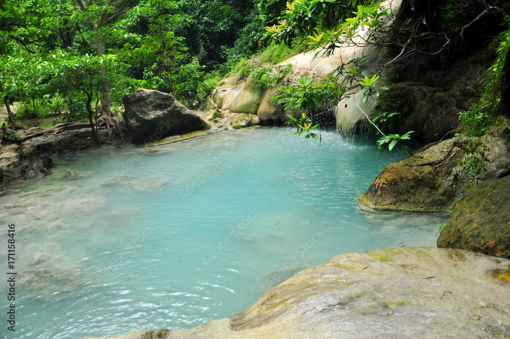 Fototapeta premium Erawan waterfall - Kanchanaburi, Thailand