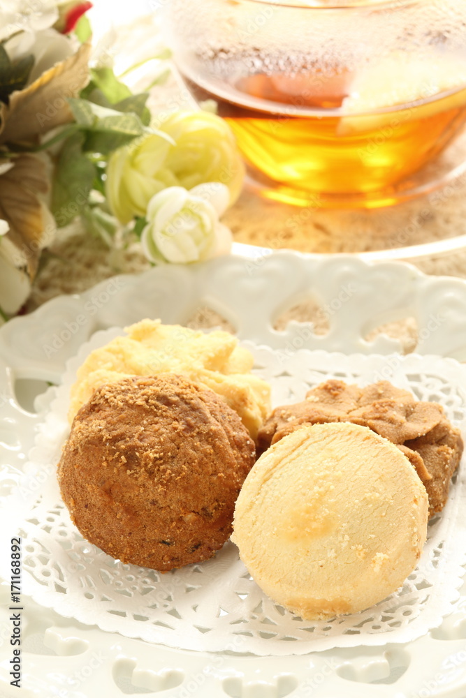 Caramel and butter cookie with tea Caramel and butter cookie with tea