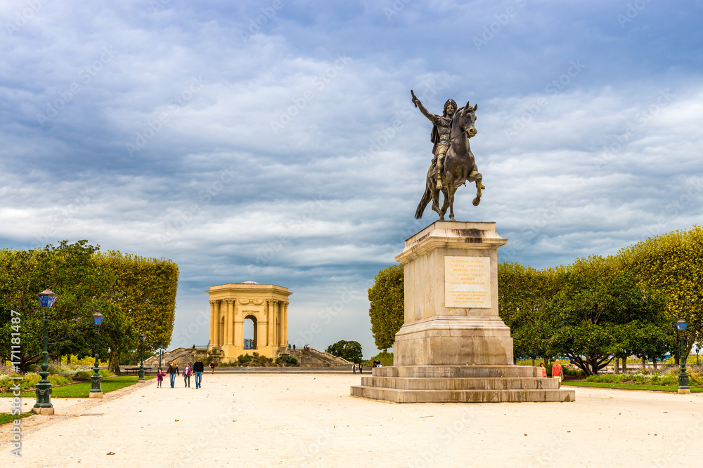 Statue equestre de Louis XIV roi de France et kiosque au Parc du Peyrou
