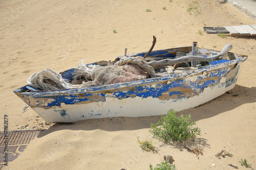 Altes Fischerboot am Strand, Insel Lanzarote, Kanaren, Spanien