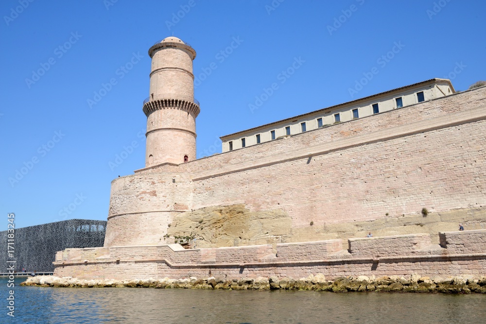 La tour du fort Saint-Jean à Marseille 