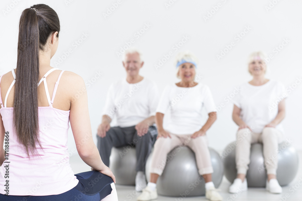 Fototapeta premium coach and elderly people breathing