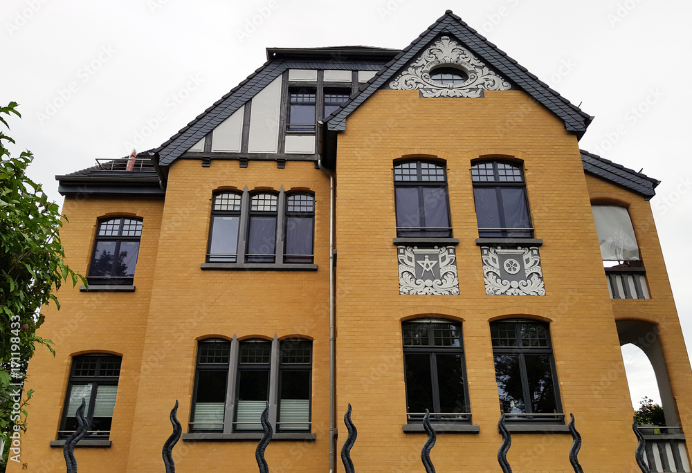 Fototapeta premium Prächtige Stadtvilla in Dessau Ziebigk