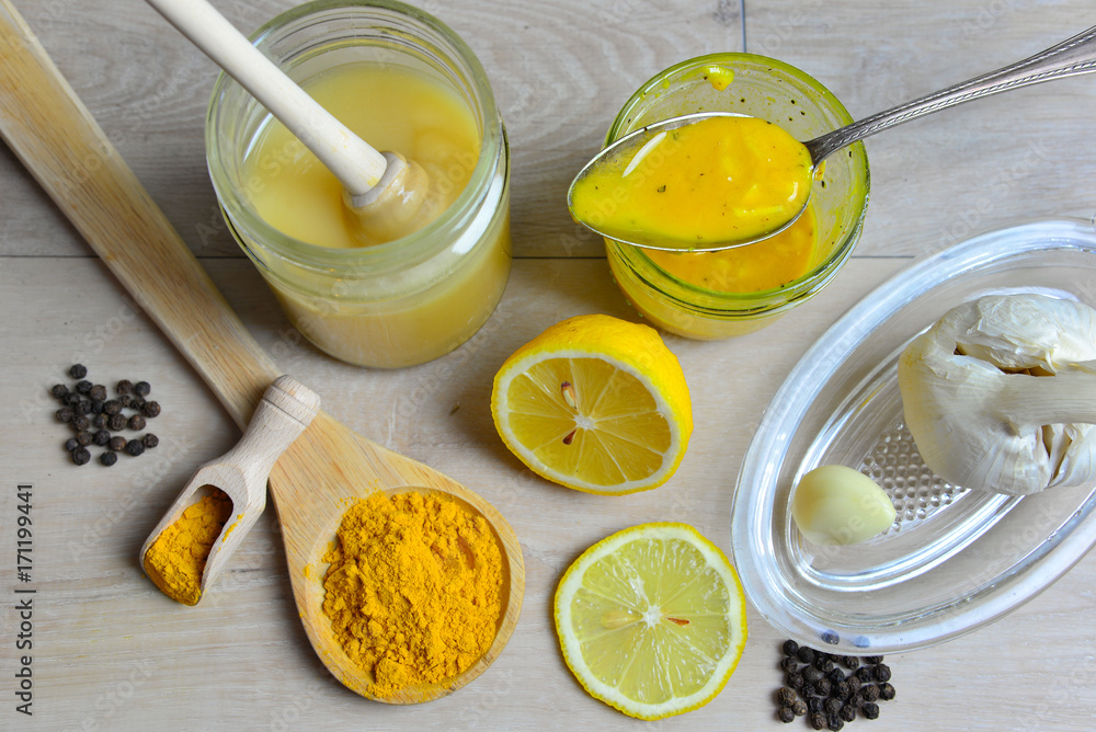 selbstgemachtes Natürliches Antibiotikum mit Honig Golden Honey Kurkuma selbstgemachtes Natürliches Antibiotikum mit Honig Golden Honey Kurkuma