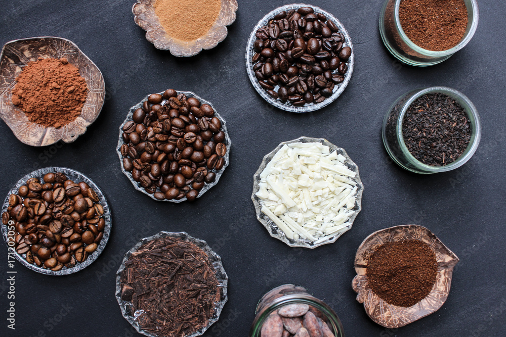 Kaffee, Kakao, Schokolade, Zimt und Tee von oben Kaffee, Kakao, Schokolade, Zimt und Tee von oben