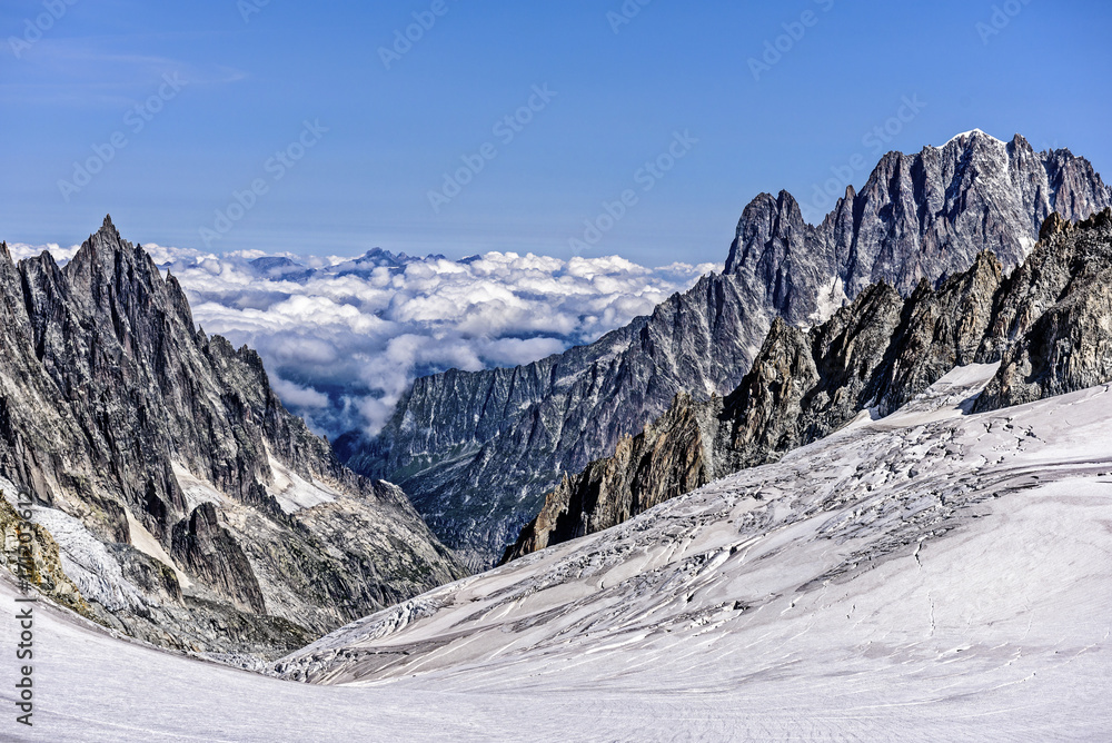 Monte Bianco, Punta Helbronner, mt3466, Rifugio, Refuge, Tourist, Snow, Clouds,  Courmayer; Valdaosta; Italy; Europa