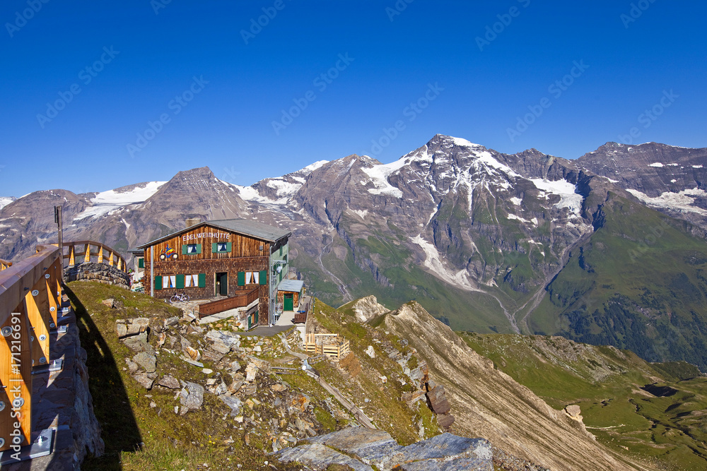 Die Edelweisshütte auf der Edelweißspitze Die Edelweisshütte auf der Edelweißspitze
