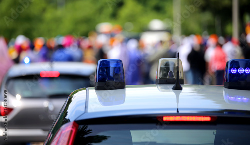 Fototapeta Naklejka Na Ścianę i Meble -  Police cars flashing sirens in the city