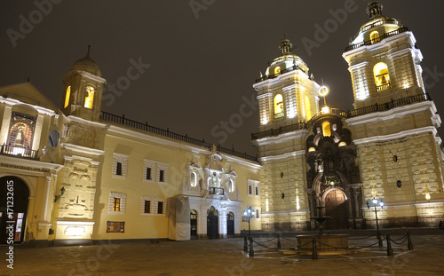 Convento y Basílica de San Francisco en Lima photo