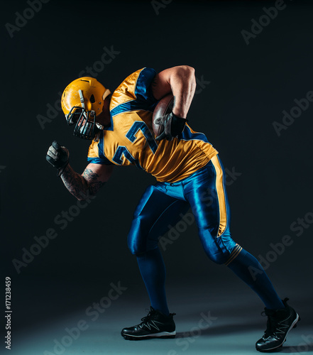 American football offensive player with ball © Nomad_Soul