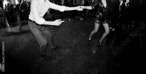 Ballare in coppia alla festa photo
