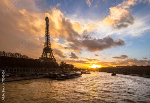 Eiffel Tower, Paris © robertdering