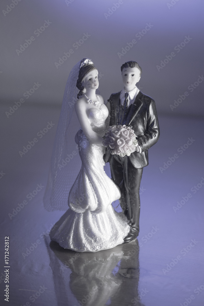 Standard figure of bride and groom Standard figure of bride and groom