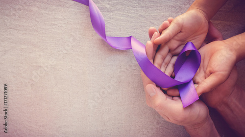 Canvas-taulu Hands holding Purple ribbons, toning copy space background, Alzheimer disease, P