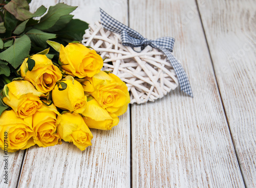Fototapeta Naklejka Na Ścianę i Meble -  Yellow roses on a table