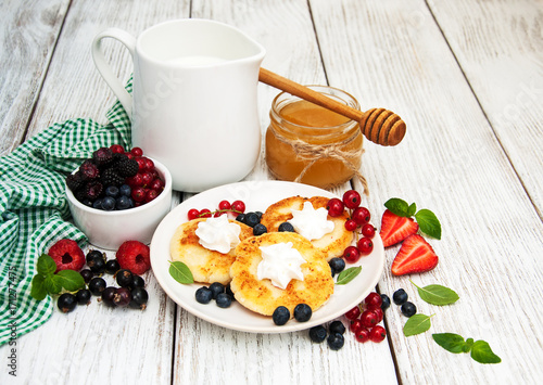 cottage cheese pancake with berries