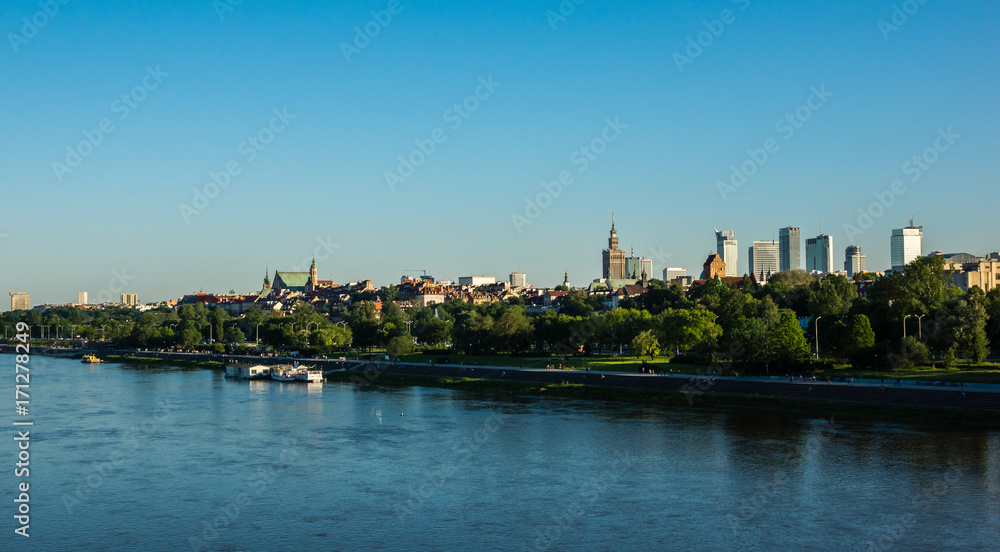 Fototapeta premium Panorama miasta Warszawy nad Wisłą, Polska