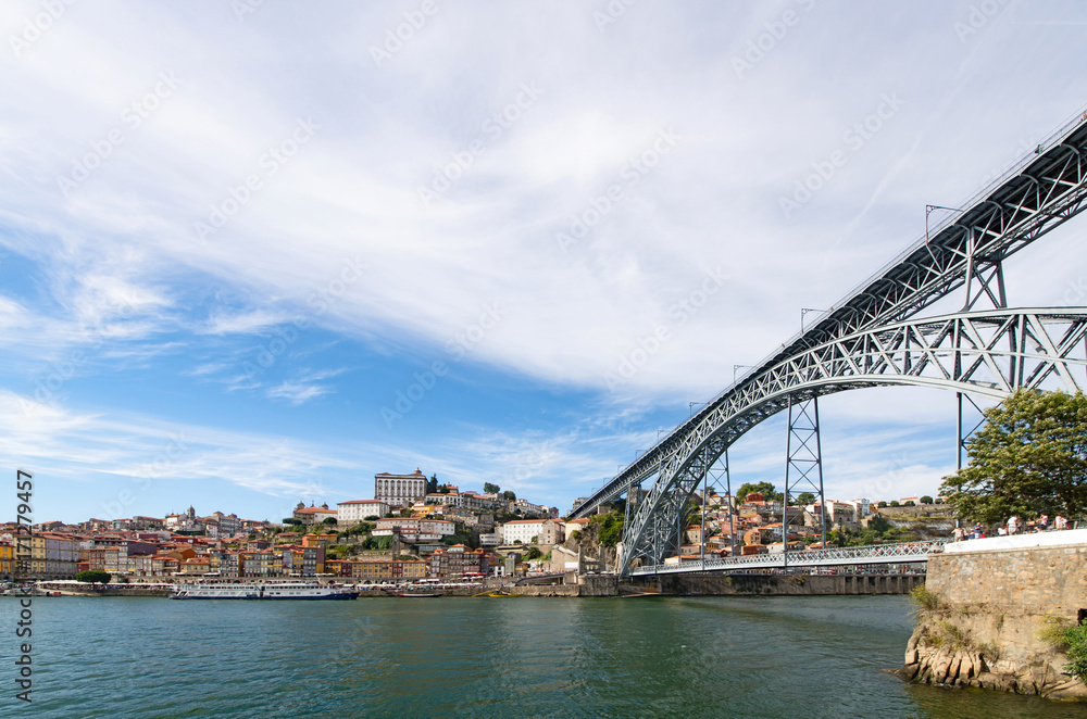Naklejka premium Dom Luis I Brücke