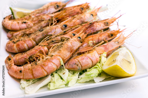 fries cuisine shrimp and lemon © ilolab