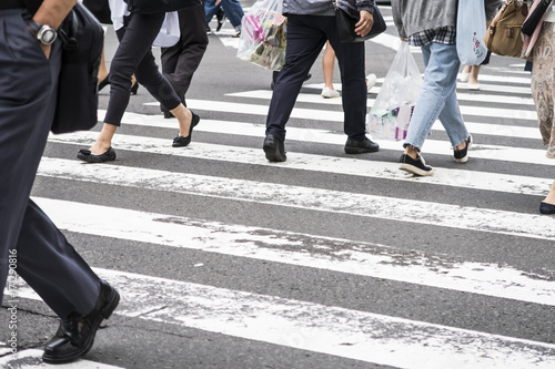 横断歩道の人々 © gttkscg