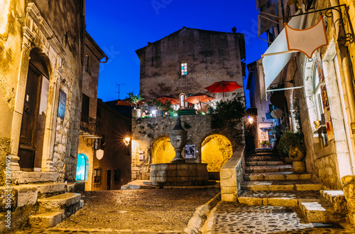 Fototapeta Naklejka Na Ścianę i Meble -  Quaint medieval village of St. Paul de Vence in Cote d'Azur, France