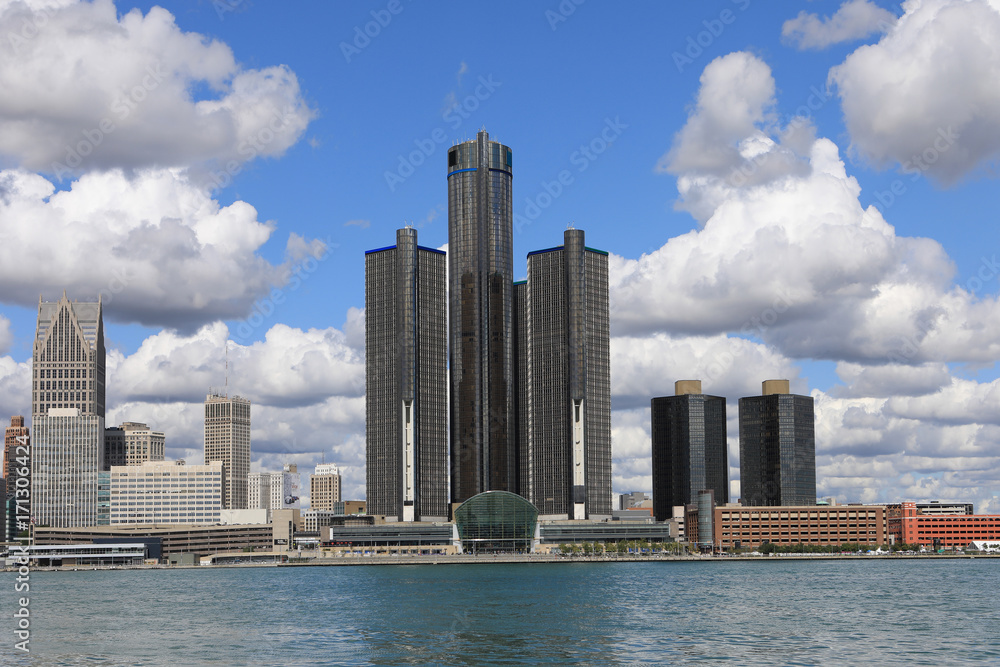Naklejka premium Detroit Skyline across the Detroit River