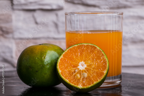 Fototapeta Naklejka Na Ścianę i Meble -  freshly squeezed juice and tangerines