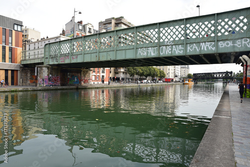 Canal de l'Ourcq à Paris, France photo