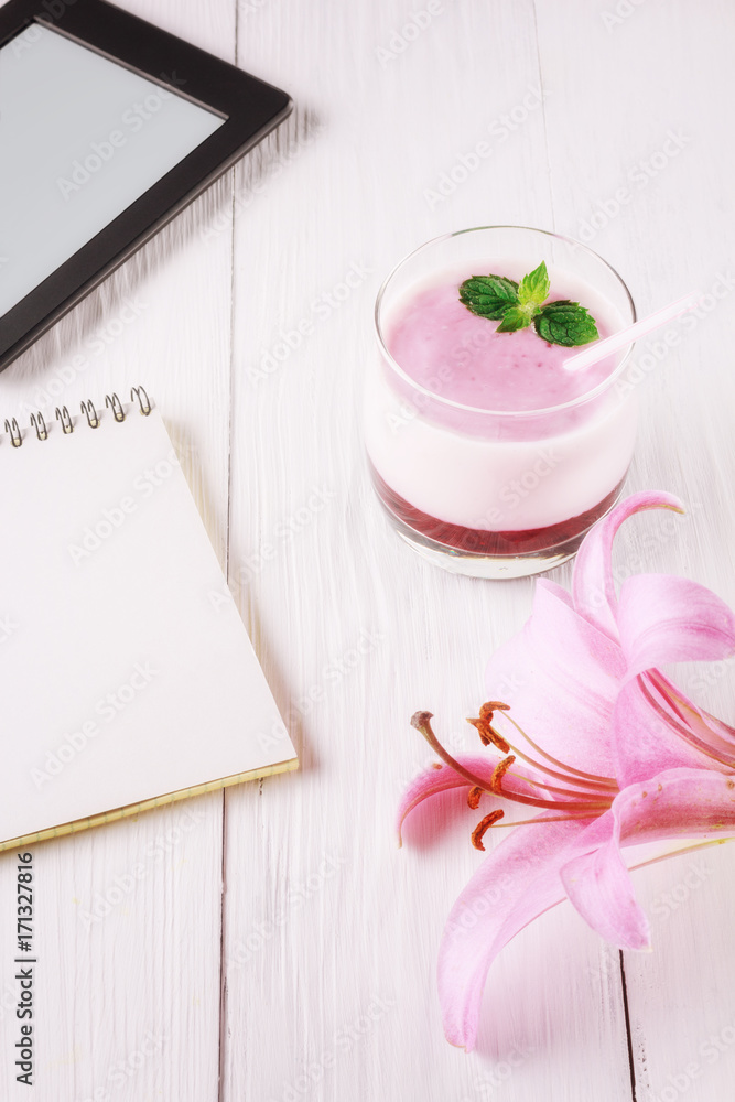 Berry smoothie with yogurt and eBook Berry smoothie with yogurt and eBook