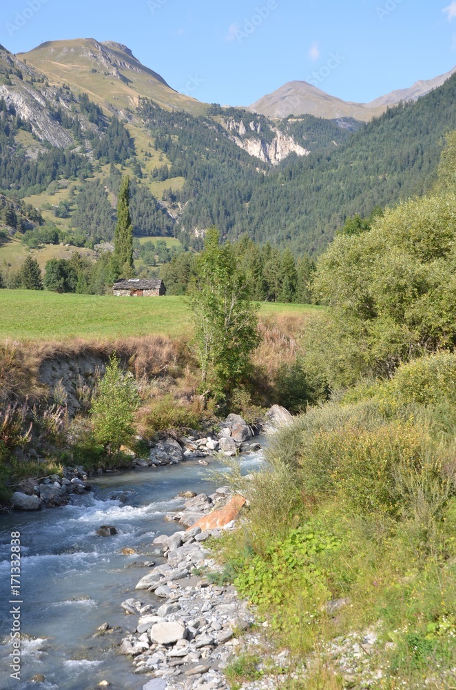 Vallée de Termignon, en Savoie, porte du parc national de la Vanoise dans les Alpes Françaises
