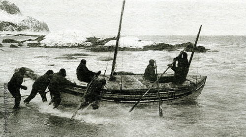 Obraz na płótnie Shackleton's Trans-Antarctic Expedition - launching the James Caird from the s