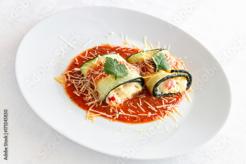 zucchini stuffed with ricotta and bell peppers