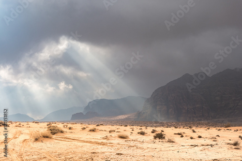Jordanien, Aqaba Gouvernement, Wadi Rum, Das Wadi Rum ist eine Wüstenhochfläche in Südjordanien. Es gehört zum UNESCO-Weltnaturerbe. photo