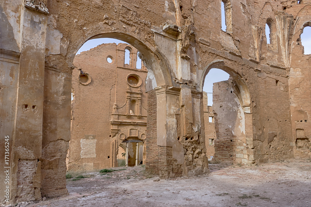 iglesias de Belchite destruidas por los bombardeos de la guerra civil de España