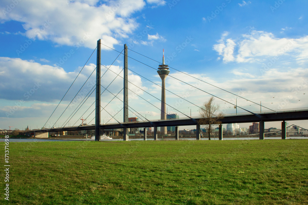 Stadtpanorama von Düsseldorf 