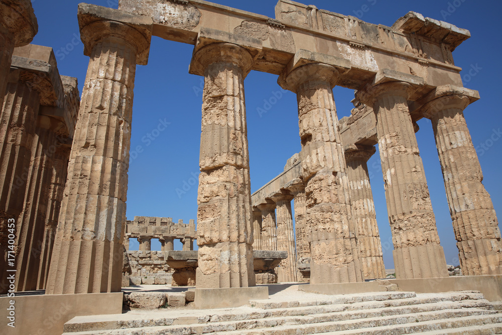 Obraz premium The Temple of Hera at Selinunte. Sicily. Italy