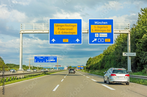 freeway road sign on Autobahn A8, B27 Tuebingen Reutlingen / Filderstadt Leinfelden-Echterdingen © aldorado