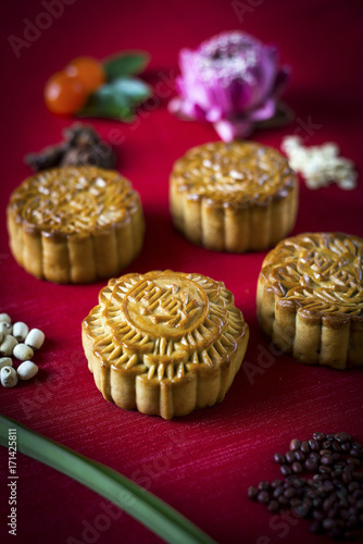traditional chinese festive mooncake pastry dessert