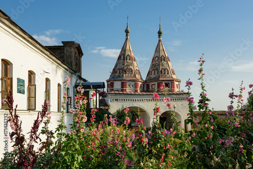The Holy gate of the Rizopolozhensky female monastery. Suzdal, Golden Ring, Russia.