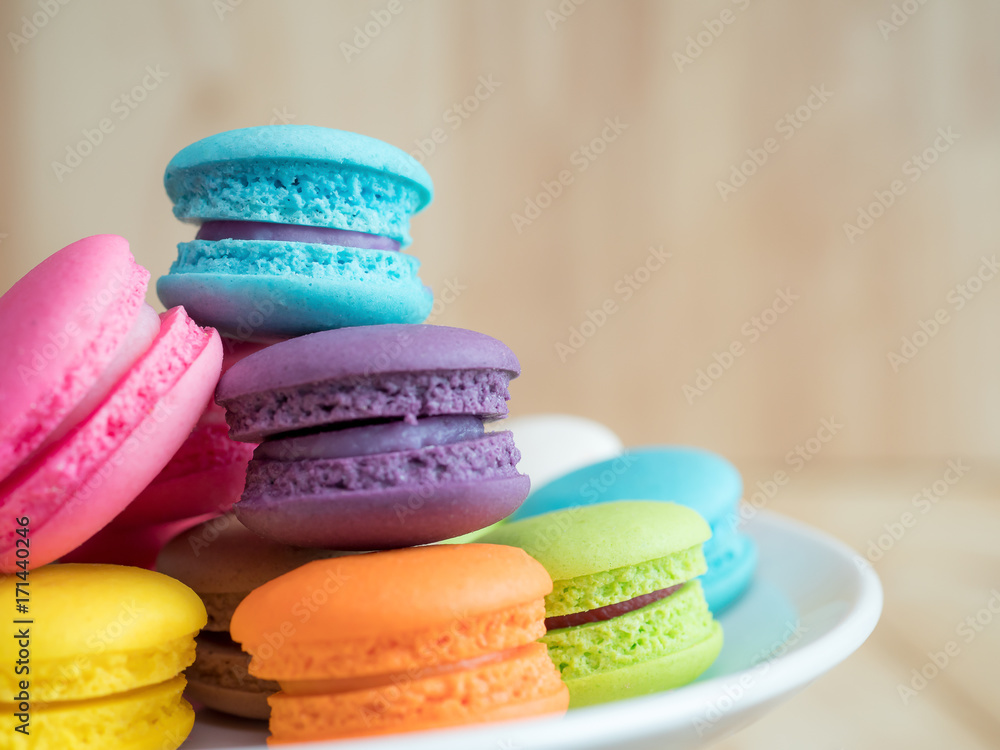 Fototapeta premium French colorful macarons 16