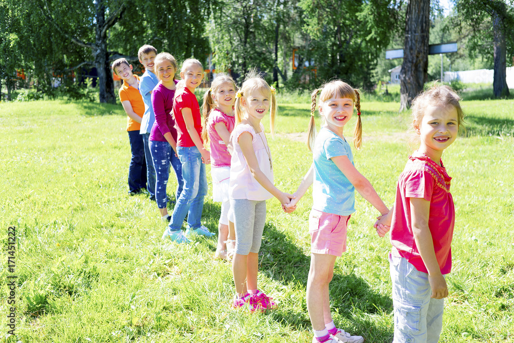 Obraz premium Kids outside in park