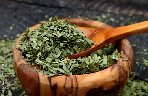 Tableau sur toile tarragon on wooden table
