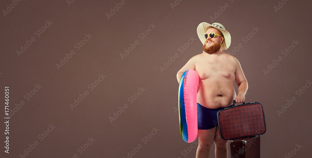 © Studio Romantic - Funny bearded man prepared for beach vacation © Studio Romantic - Funny bearded man prepared for beach vacation