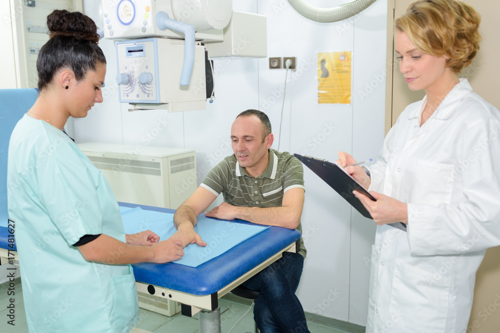 Obraz premium laboratory examination for a medical examination by doctors and nurses